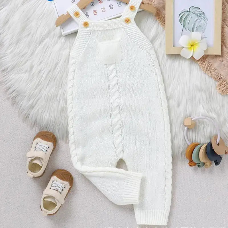 TinyTales Knitted Overall – Naturlig Värme & Tidlös Elegans