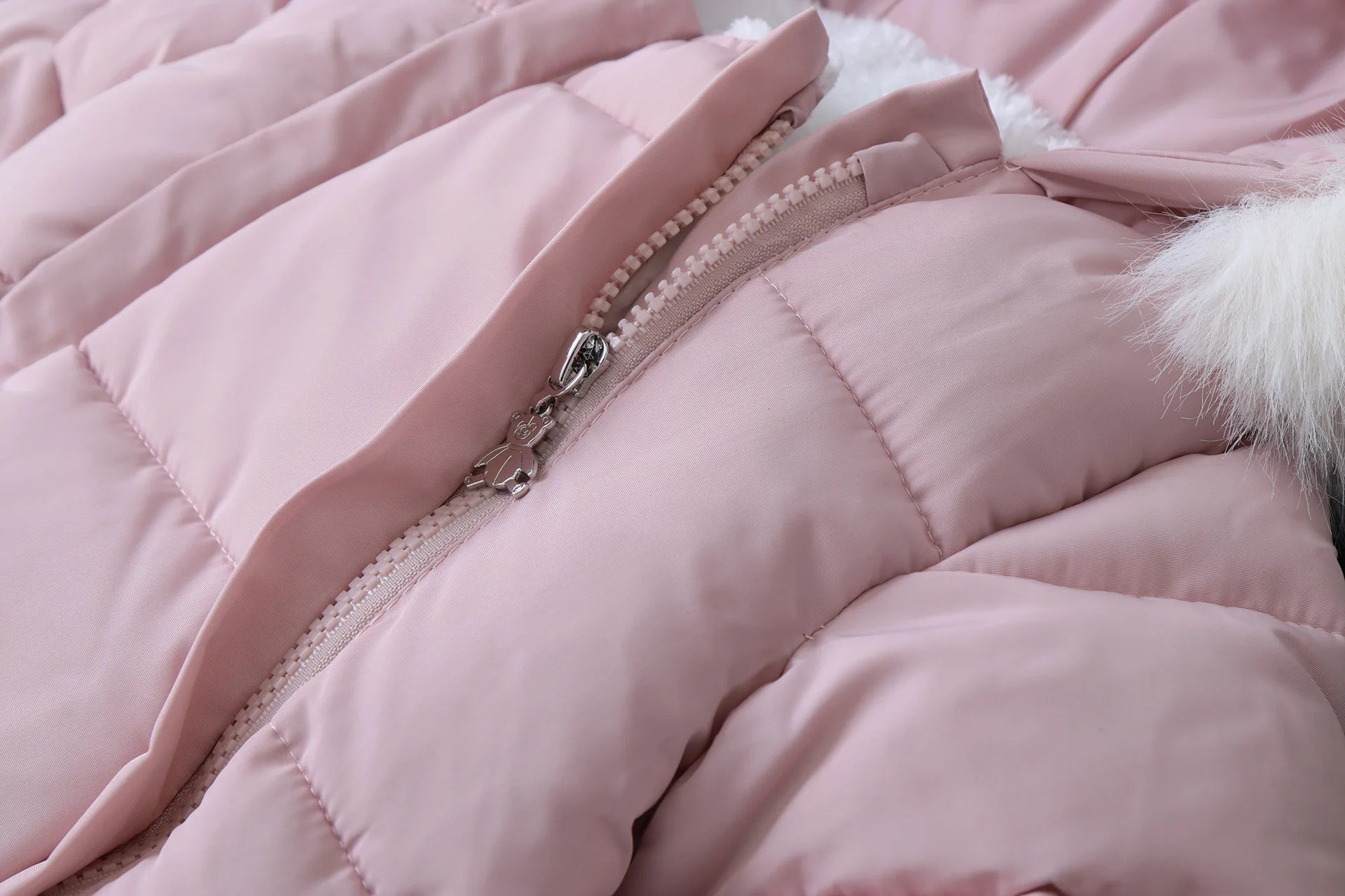 TinyTales Signature Barnjacka – Tidlös Stil & Oöverträffad Komfort