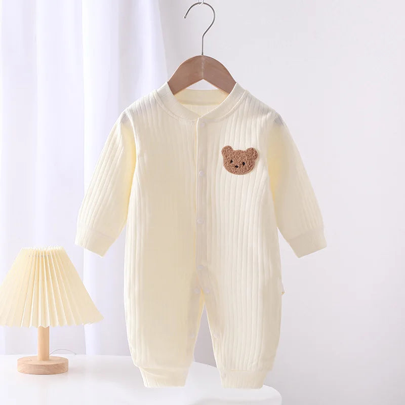 TinyTales Cozy Bear Onesie – Mjuk Babyoverall i Bomull med Björndetalj