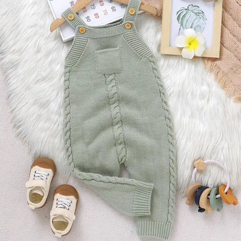 TinyTales Knitted Overall – Naturlig Värme & Tidlös Elegans